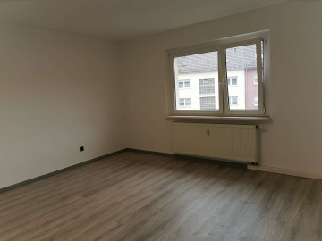 Bild - Großzügige 1-Zimmer-Wohnung in zentraler Lage mit Balkon