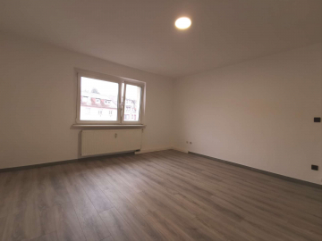 Bild - Großzügige 1-Zimmer-Wohnung in zentraler Lage mit Balkon