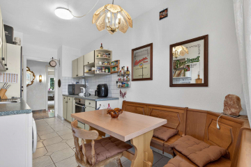 Wohnküche - 3-Zi.-Wohnung mit Balkon und Blick über den Dächern – Pforzheim
