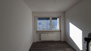 Bild - Helle 4-Zimmer-Wohnung in zentraler Lage mit 2 Balkonen