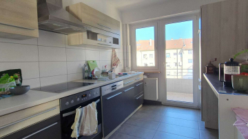 Bild - Helle 4-Zimmer-Wohnung in zentraler Lage mit 2 Balkonen