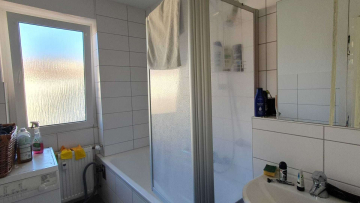 Bild - Helle 4-Zimmer-Wohnung in zentraler Lage mit 2 Balkonen