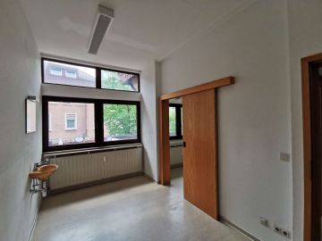 Gewerbe_B1_ehemals Praxis - *Paket*: 2 Gewerbeeinheiten + Doppelgarage in Pforzheim-Weststadt