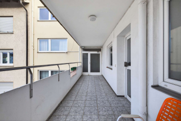 Bild - 2 nebeneinanderliegende 3-Zi.-Wohnungen mit Balkonen im Doppelpack