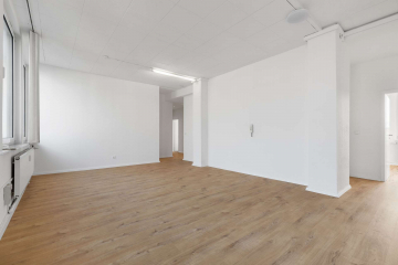 Bild - Renovierte, attraktive Wohnung/Büro-/Praxisfläche in zentraler Lage