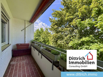 Großzügig geschnittene 3,5-Zimmer-Wohnung mit Balkon und viel Potenzial, 71701 Schwieberdingen, Etagenwohnung