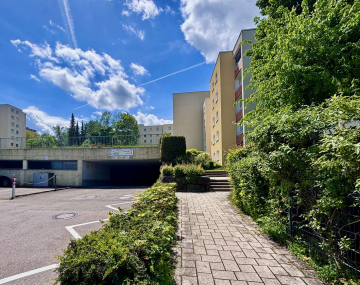 Außenansicht - Großzügig geschnittene 3,5-Zimmer-Wohnung mit Balkon und viel Potenzial