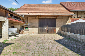 Bild - Grundstück mit einem 2-Familienhaus, Scheune und vielseitigem Potenzial