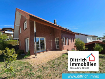Großes Einfamilienhaus mit Garten (ELW vermietet), Garage und Carport in Ispringen, 75228 Ispringen, Einfamilienhaus