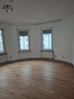 Wohnzimmer - 3-Zimmer-Wohnung zur Miete im denkmalgeschützten Altbau in Pforzheim
