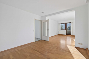 Wohnzimmer - Zwei Wohnungen in Pfhm-Rodgebiet zu verkaufen