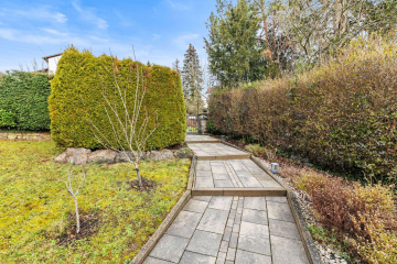 Bild - Ruhige Lage im Arlinger! Großes Einfamilienhaus mit ELW u. Aussicht in Pfhm