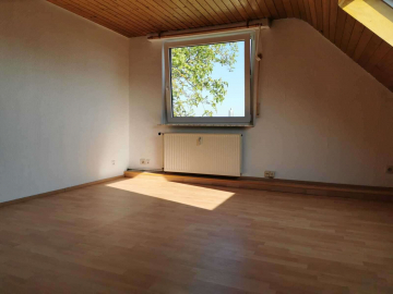 Bild - Gemütliche 2-Zimmer-Wohnung im Dachgeschoss – Günstiger Mietpreis!