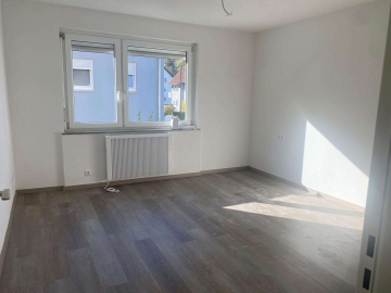 Bild - Frisch sanierte 4-Zimmer-Wohnung im Neubauzustand in Calmbach