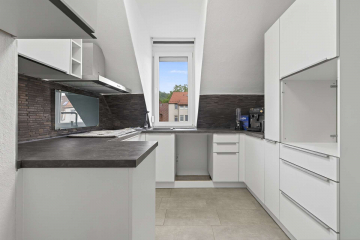 Bild - 4-Familienhaus, saniert – leerstehend ab 01.01.26 mit Hinterhaus & Potenzial für die ganze Familie