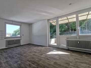 Bild - Helle 3-Zi.-Wohnung mit 2 Balkonen, Aufzug – frisch gestrichen!