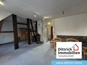 Bild - Großzügige Altbauwohnung mit ausbaufähigem Speicher in Pfhm