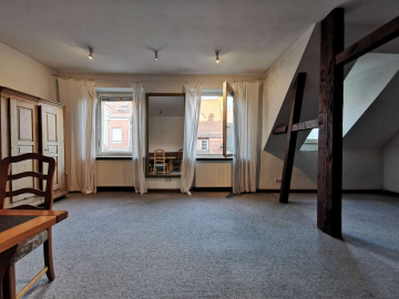 Bild - Großzügige Altbauwohnung mit ausbaufähigem Speicher in Pfhm