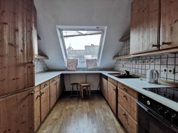 Bild - Großzügige Altbauwohnung mit ausbaufähigem Speicher in Pfhm