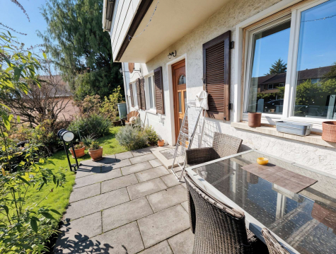 Titelbild - Zweifamilienhaus mit Einliegerwohnung mit schönem Ausblick in Neuenbürg