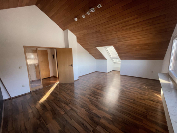 Bild - Gepflegte 3-Zi.-Dachgeschosswohnung, EBK und Gemeinschaftsgarten in Pforzheim-Sonnenberg