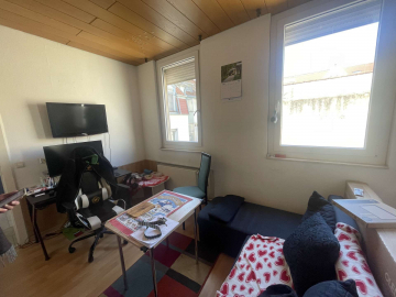 Wohnzimmer - 1,5-Zimmer-Mietwohnung im Altbau in Pforzheim-Zentrumsnah