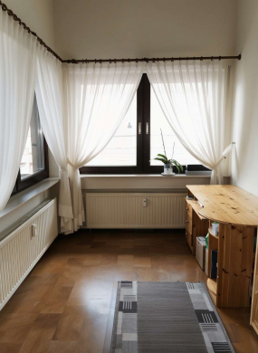 4,5-Mais.-Wohnung - (KI generiert) - Wohn- und Geschäftshäuser mit WEG-Aufteilung in Pfhm – Büchenbronn