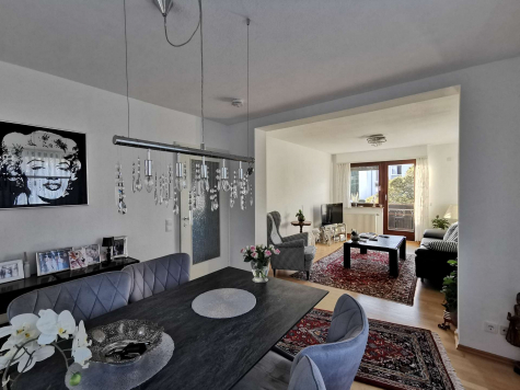 Titelbild - Pfhm-Rodgebiet: 2 x 3-Zi.-Whg, frei 01.01.2026 in einem 4-Parteienhaus