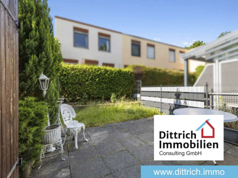 Titelbild - Reihenmittelhaus – teilmodernisiert mit Terrasse, Hobbyraum, Garage