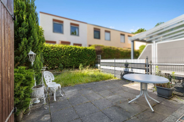 Bild - Reihenmittelhaus – teilmodernisiert mit Terrasse, Hobbyraum, Garage