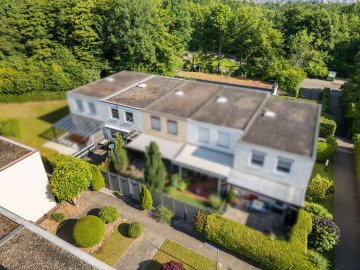 Bild - Reihenmittelhaus – teilmodernisiert mit Terrasse, Hobbyraum, Garage
