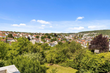 Bild - 1-2-Familienhaus in besonderer Aussichtslage in Niefern mit Familiengarten