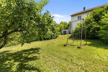 Bild - 1-2-Familienhaus in besonderer Aussichtslage in Niefern mit Familiengarten