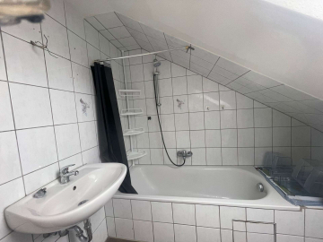 Badezimmer - Wohnungspaket: 2 x 1,5-Zi.-Whg. inkl. Garage in Pfhm-Oststadt
