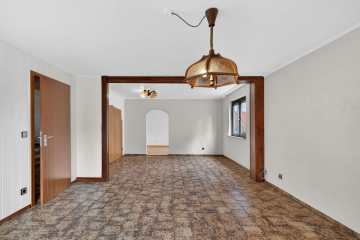 Bild - 1-2 Familienhaus mit Entwicklungspotenzial in Schellbronn (Neuhausen)