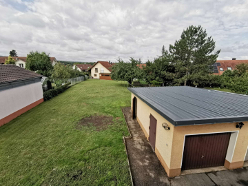 Bild - Freistehendes 1-2 Familienhaus mit großem Grundstück und zwei Garagen in ruhiger Lage