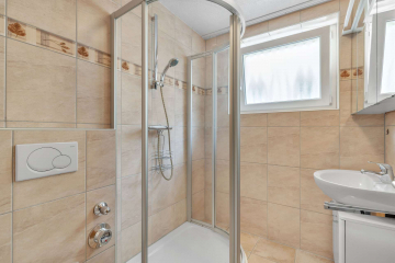 Bild - Gelegenheit: 3 Wohnungen mit Garagengrundstück in perfekter Lage!