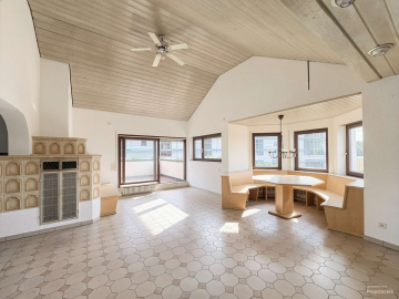Wohnen mit Studiocharakter: Dachterrasse, Kachelofen & ausgebauter Spitzboden, 75305 Neuenbürg, Maisonette