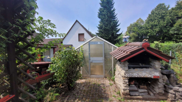 Bild - Doppelhaushälfte mit großem Garten, Garage, Hütte– ruhige Lage und Erbpachtgrundstück