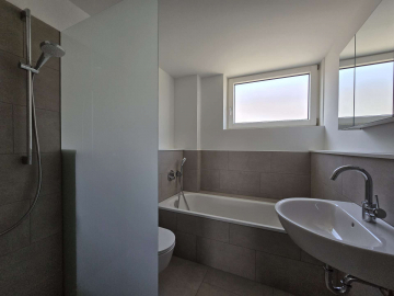 Badezimmer - Wohnqualität mit Raum und Ruhe in Pforzheim-Weiherberg