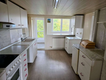 Bild - Großes Grundstück mit teilsaniertem Haus mit Potential in Straubenhardt