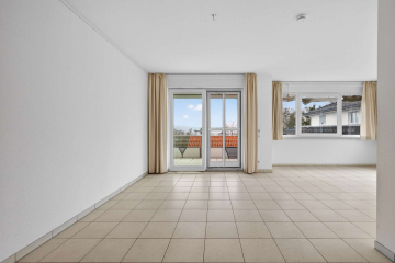 Wohnzimmer - Helle 3-Zi.-Wohnung mit großem Balkon in ruhigem Haus in Pfhm- West