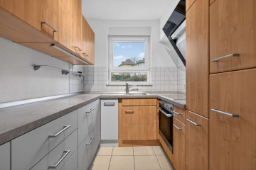 Küche - Helle 3-Zi.-Wohnung mit großem Balkon in ruhigem Haus in Pfhm- West