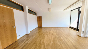 Bild - Barrierefreie Büro-oder Praxisräume mit eigenen Parkplätzen im Zentrum von Mühlacker