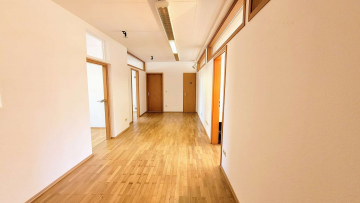 Bild - Barrierefreie Büro-oder Praxisräume mit eigenen Parkplätzen im Zentrum von Mühlacker