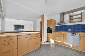 Küche - Großzügige 5-Zimmer-Wohnung mit Terrasse und Entwicklungspotenzial