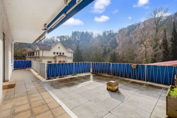 Terrasse - Großzügige 5-Zimmer-Wohnung mit Terrasse und Entwicklungspotenzial