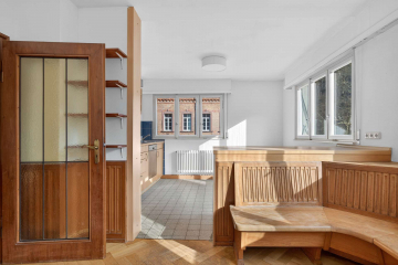 Wohnzimmer - Großzügige 5-Zimmer-Wohnung mit Terrasse und Entwicklungspotenzial