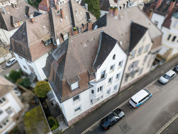 Außenansicht - Denkmalgeschütztes Mehrfamilienhaus für Altbauliebhaber im Rodgebiet